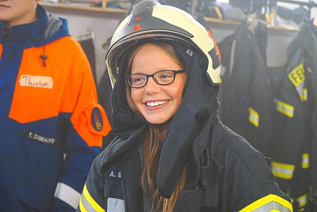 Ferienspaß bei der Feuerwehr, die Kinder lernen an sechs Stationen die Arbeit der Blauröcke kennen.