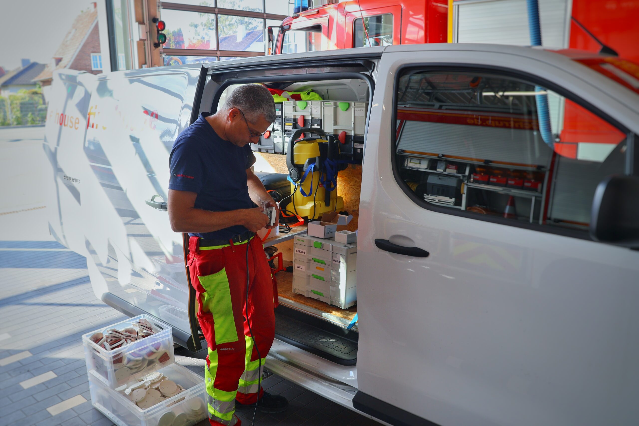 Rauchmelder_Fahrzeuge_FFO_SafeFireHouse_Installation (1)