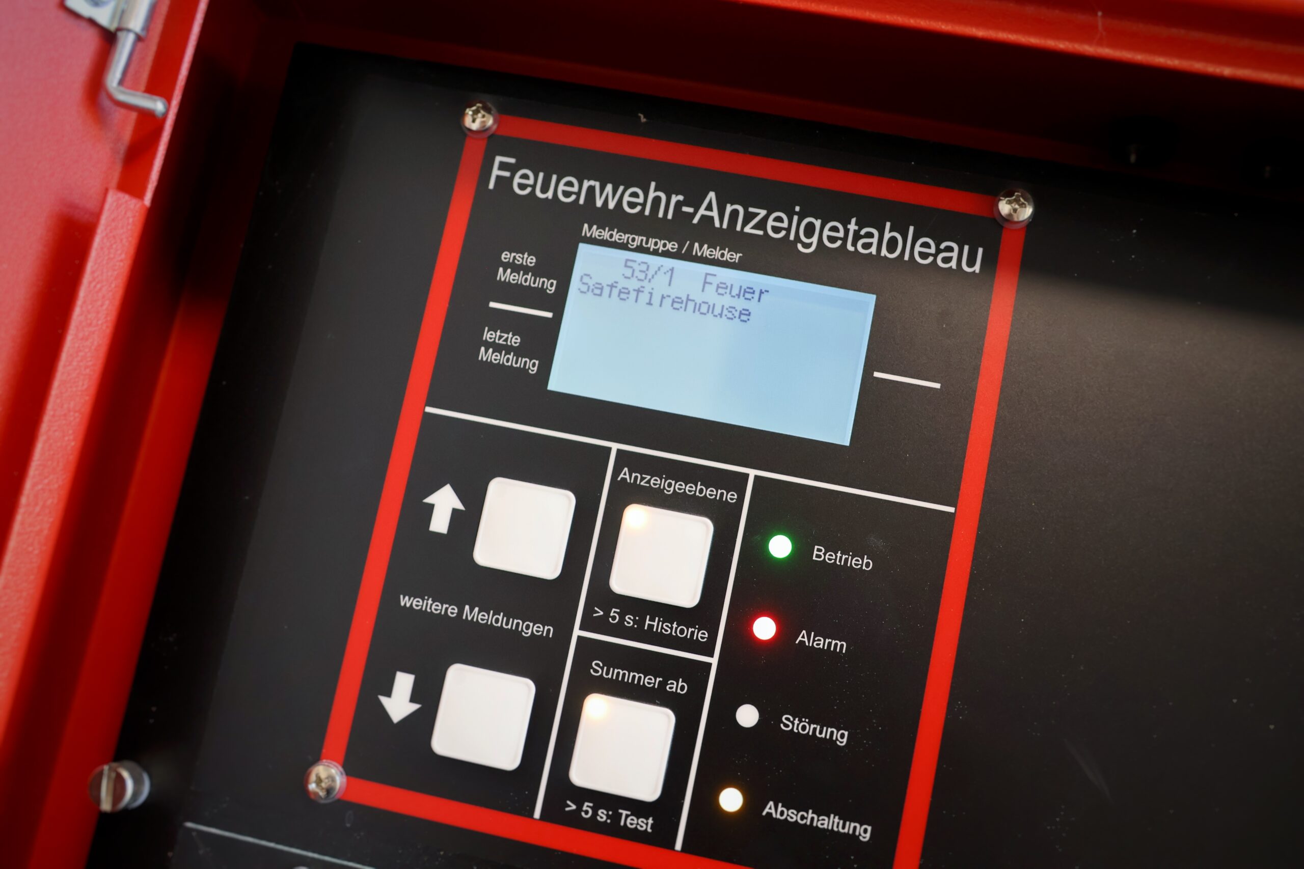 Rauchmelder_Fahrzeuge_FFO_SafeFireHouse_Installation (16)